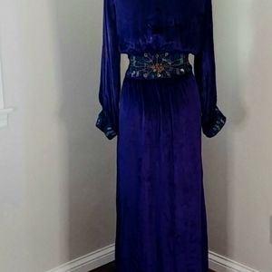 Soft surrounding velvet embroidered robe m
